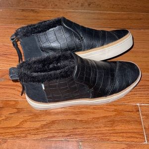 Black Toms sneaker